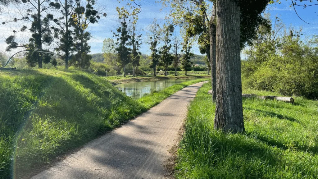 Spot en bourgogne à coté d'un écluse à Marigny
